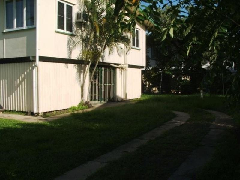 2/13 Desailly Street, Pimlico QLD 4812