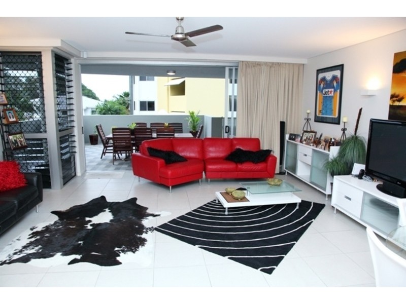 2/96 Mitchell Street, North Ward QLD 4810