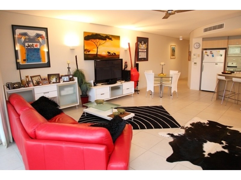 2/96 Mitchell Street, North Ward QLD 4810