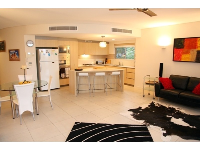 2/96 Mitchell Street, North Ward QLD 4810