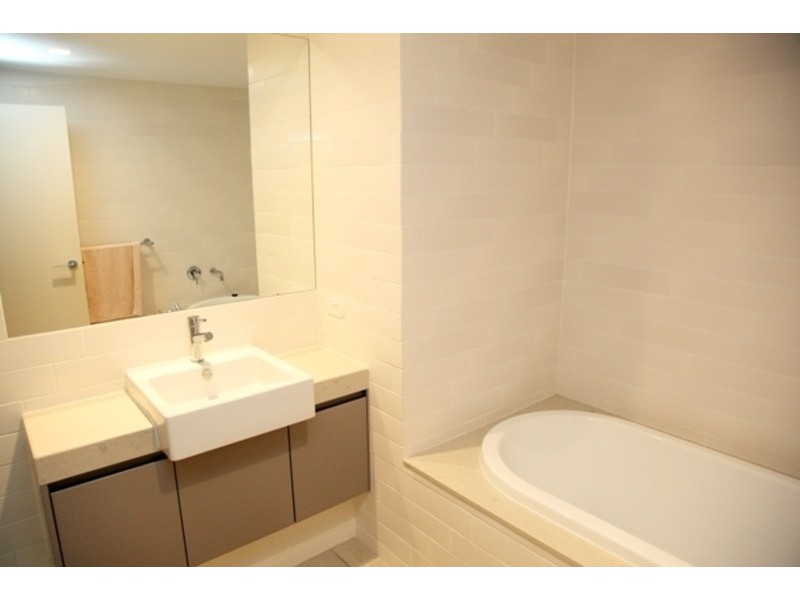 2/96 Mitchell Street, North Ward QLD 4810