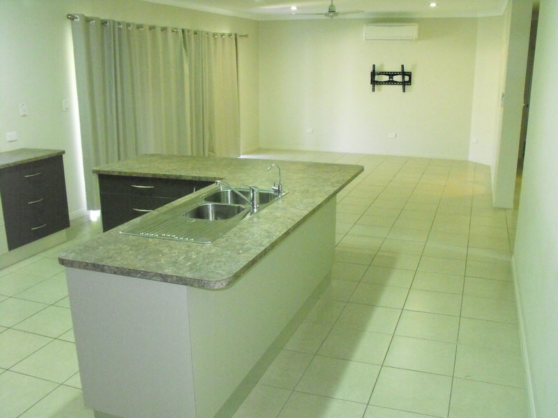 * Hexham Close, Burdell QLD 4818