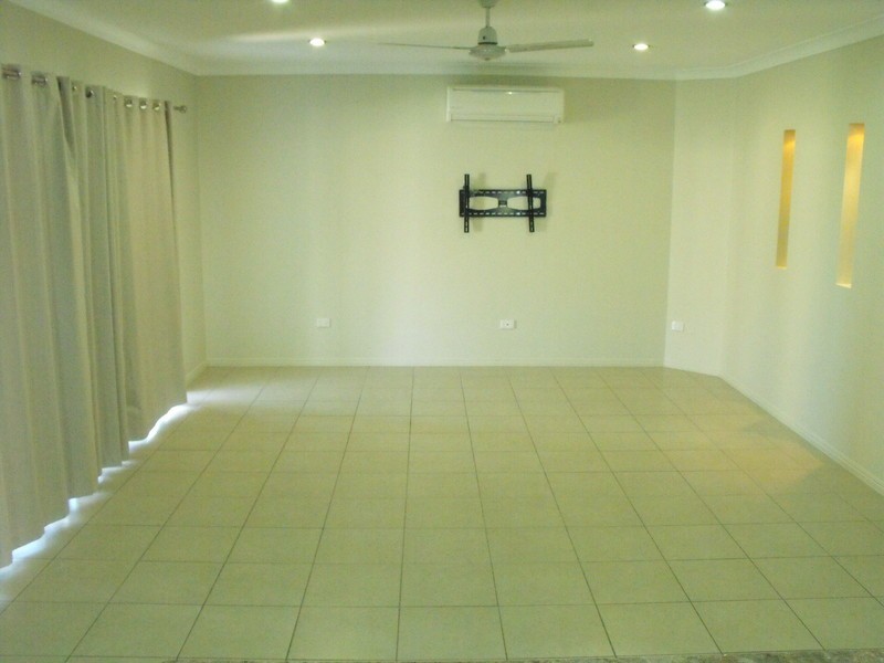 * Hexham Close, Burdell QLD 4818