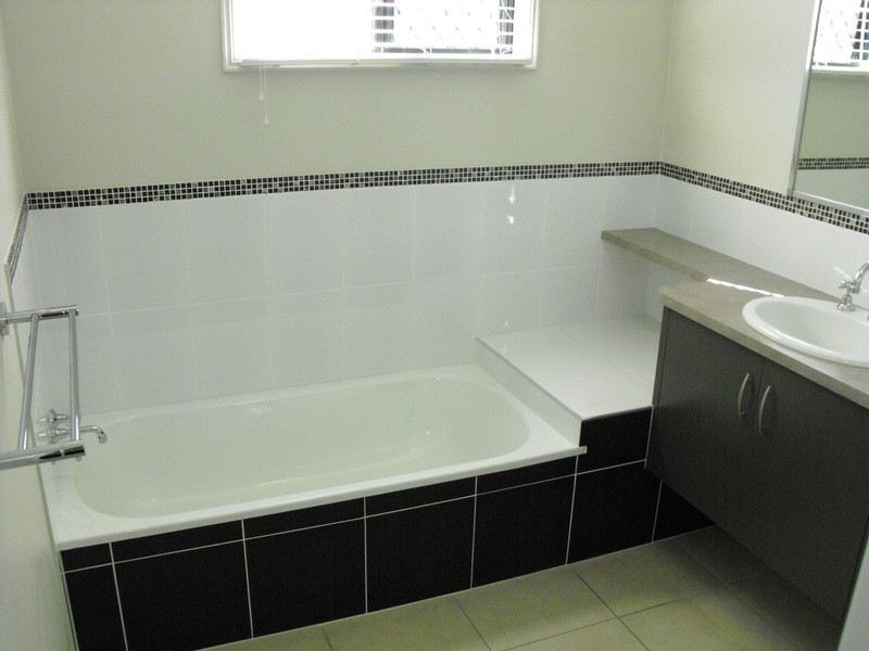 * Hexham Close, Burdell QLD 4818