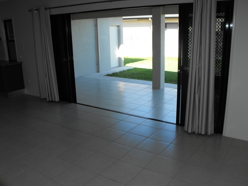 * Hexham Close, Burdell QLD 4818