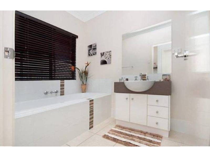 17 Derwent Circuit, Kelso QLD 4815