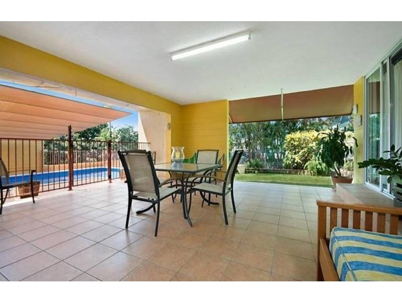 * St James Drive, Belgian Gardens QLD 4810