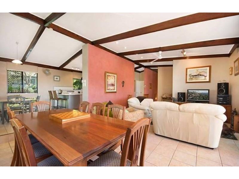 * St James Drive, Belgian Gardens QLD 4810