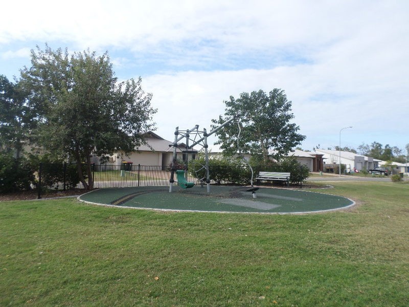 * Garrison Court, Mount Louisa QLD 4814