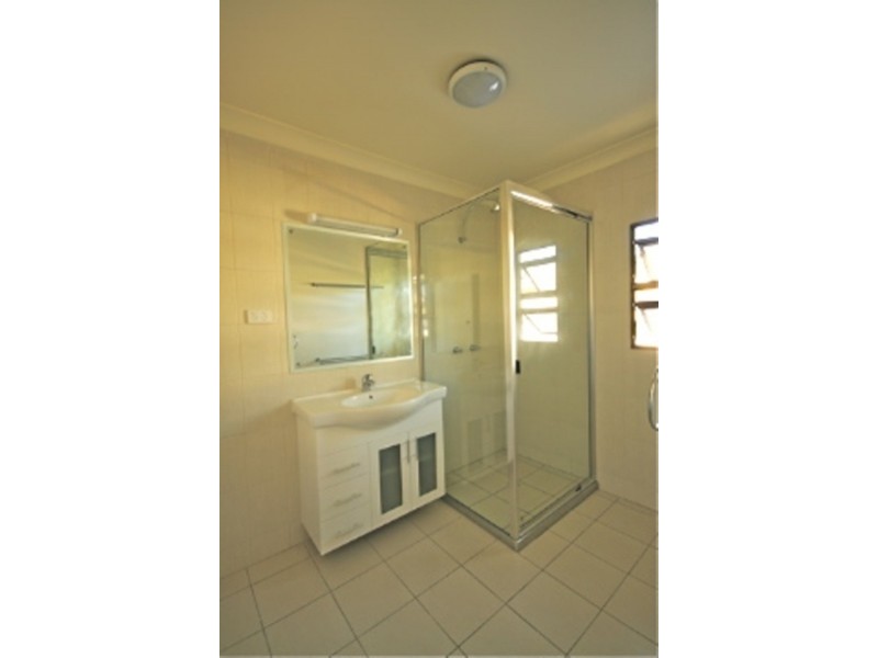 * Surrey Street, Hyde Park QLD 4812