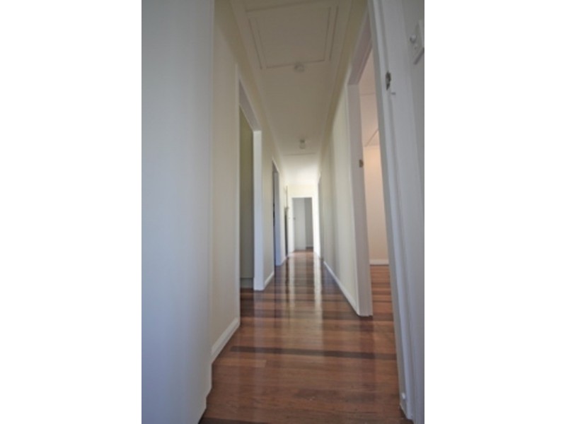 * Surrey Street, Hyde Park QLD 4812