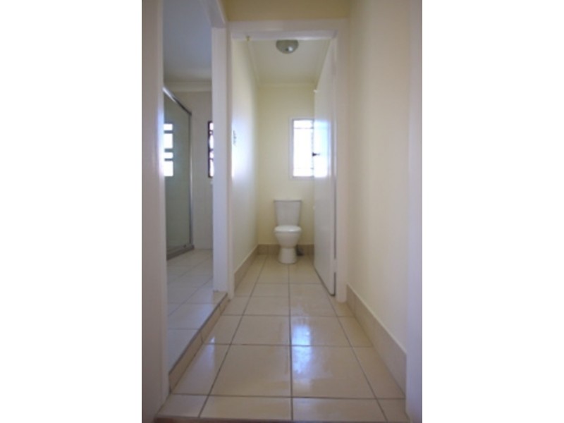 * Surrey Street, Hyde Park QLD 4812