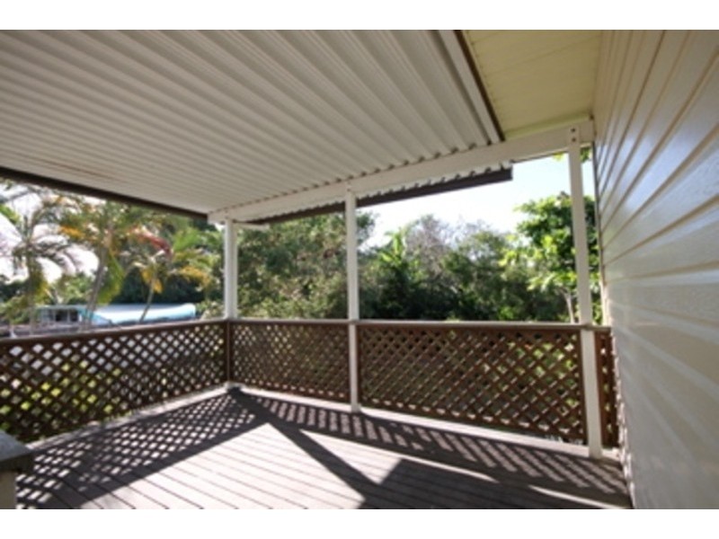 * Surrey Street, Hyde Park QLD 4812