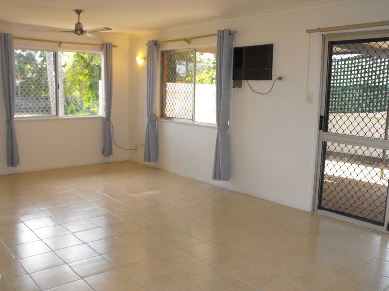 ** Pine Street, Kirwan QLD 4817