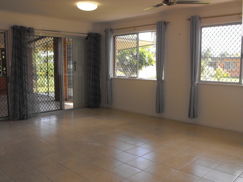 ** Pine Street, Kirwan QLD 4817