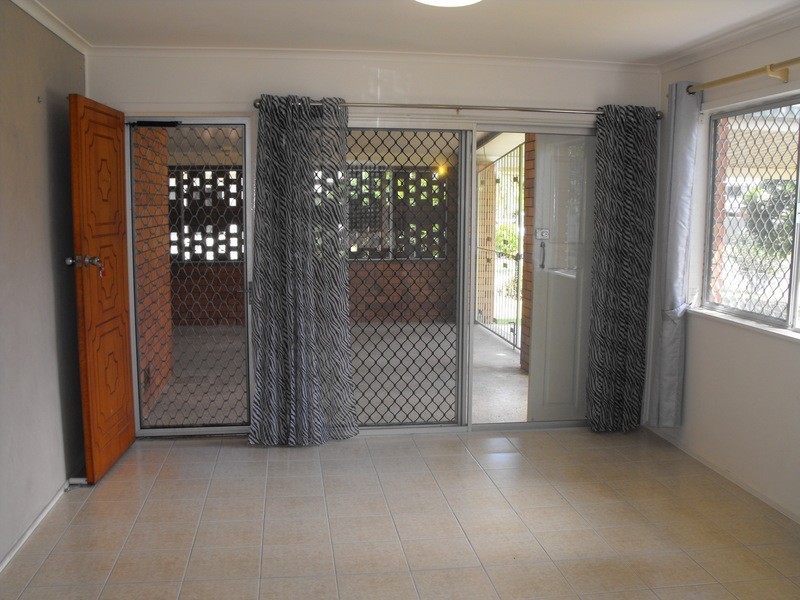 ** Pine Street, Kirwan QLD 4817