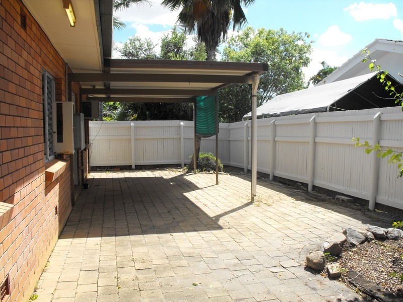 ** Pine Street, Kirwan QLD 4817