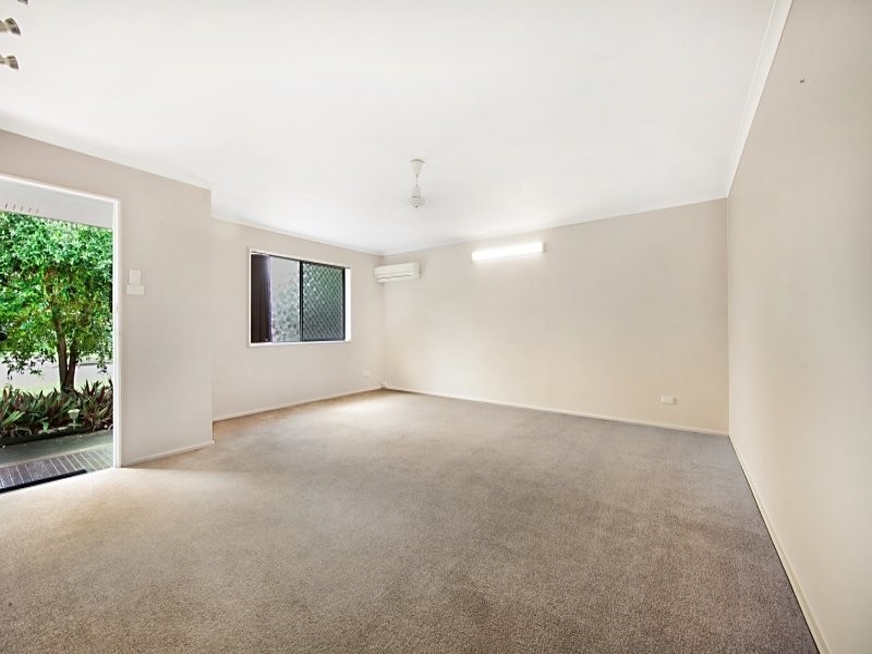 * Rossiter Street, Cranbrook QLD 4814