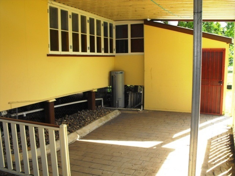 * Queens Road, Railway Estate QLD 4810