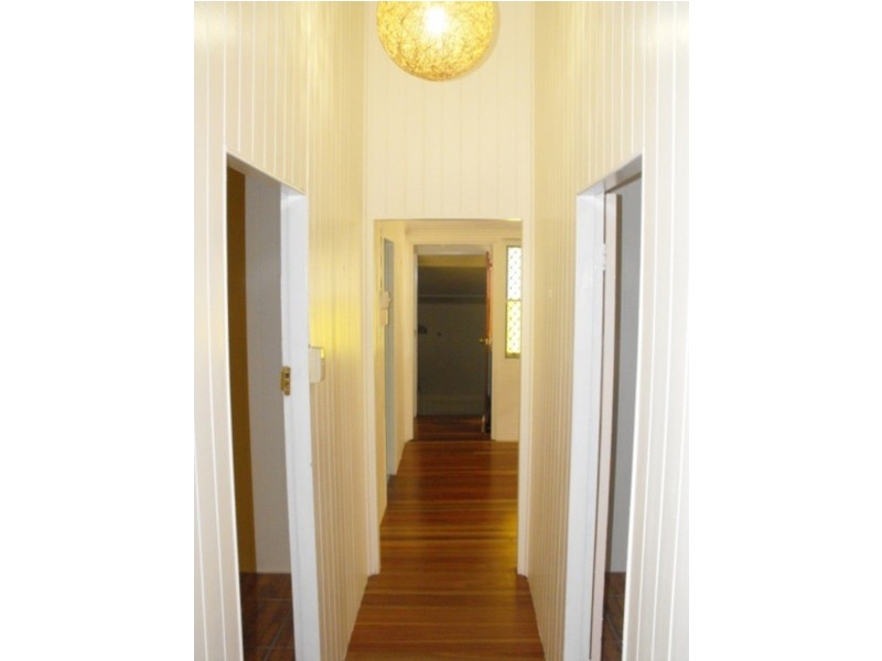 * Queens Road, Railway Estate QLD 4810