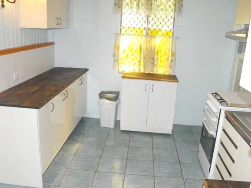 * Queens Road, Railway Estate QLD 4810
