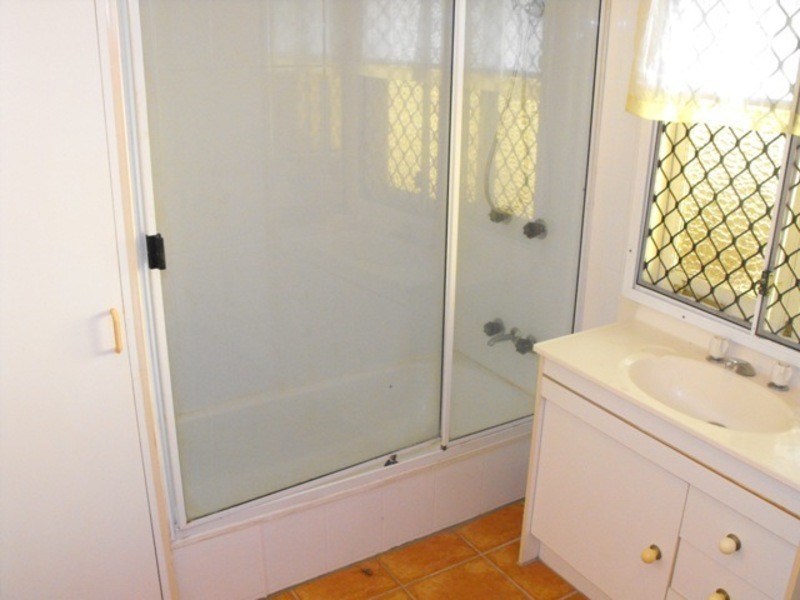 * Queens Road, Railway Estate QLD 4810