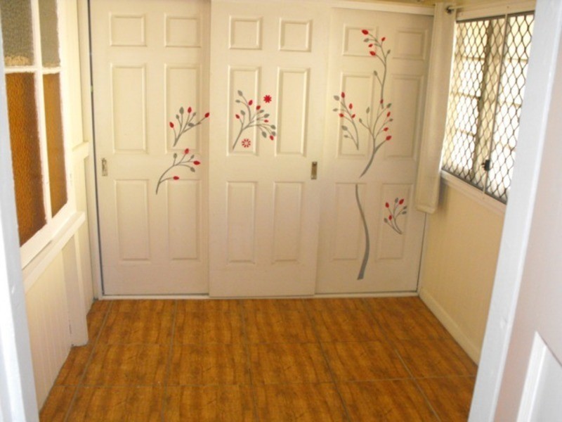 * Queens Road, Railway Estate QLD 4810