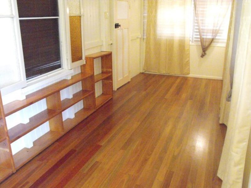 * Queens Road, Railway Estate QLD 4810