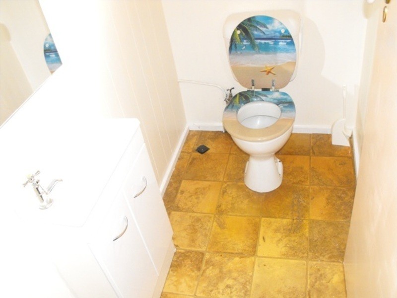 * Queens Road, Railway Estate QLD 4810