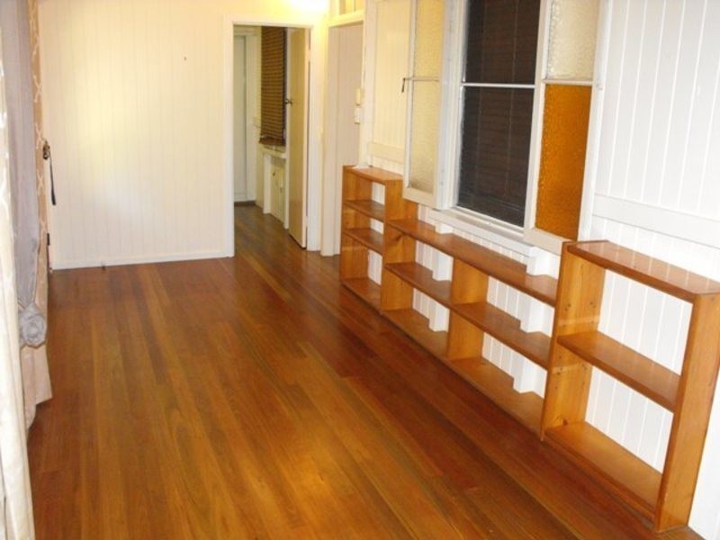 * Queens Road, Railway Estate QLD 4810