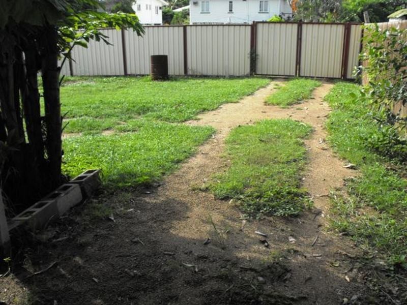 * Queens Road, Railway Estate QLD 4810