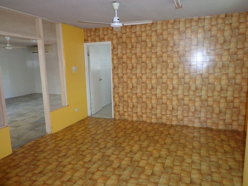 * Ross River Road, Kirwan QLD 4817