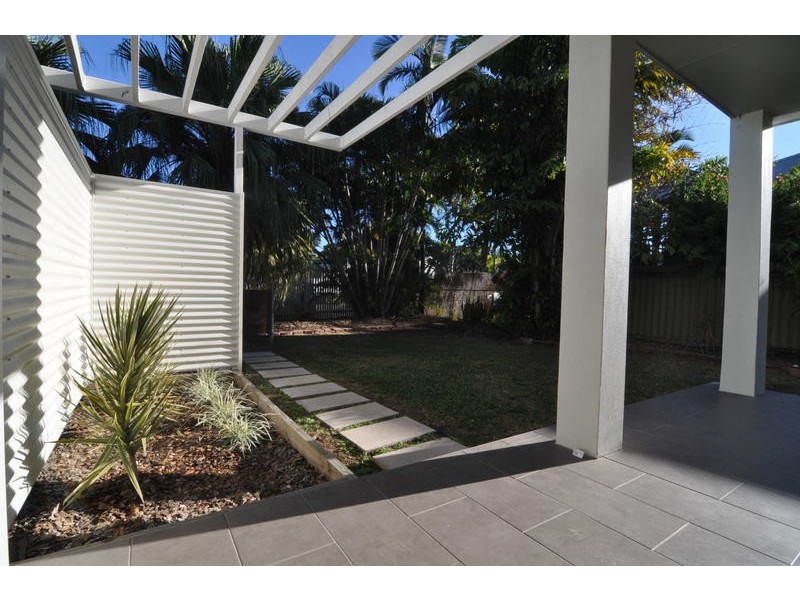 2/22 Sturges Street, Hermit Park QLD 4812