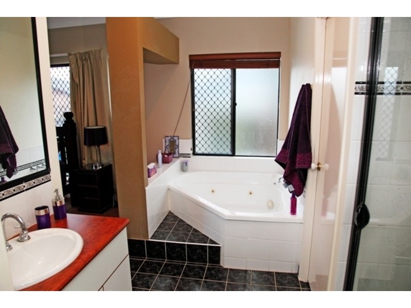 22 Monaro Circuit, Mount Louisa QLD 4814