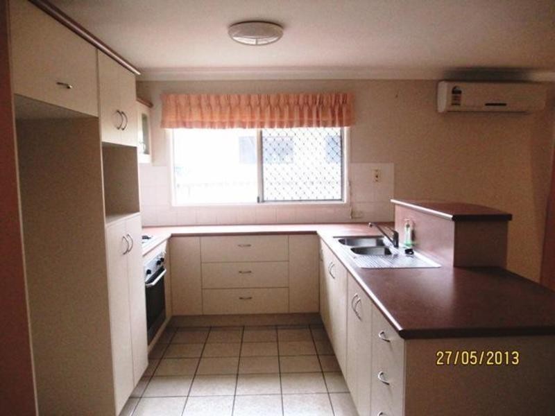 * Riverbend Drive, Douglas QLD 4814