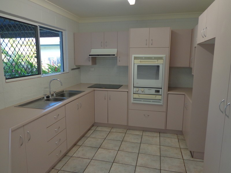* Leila Avenue, Rasmussen QLD 4815