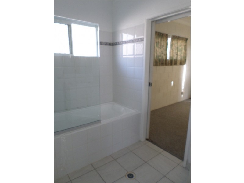 20 Lyndhurst Street, Mount Louisa QLD 4814