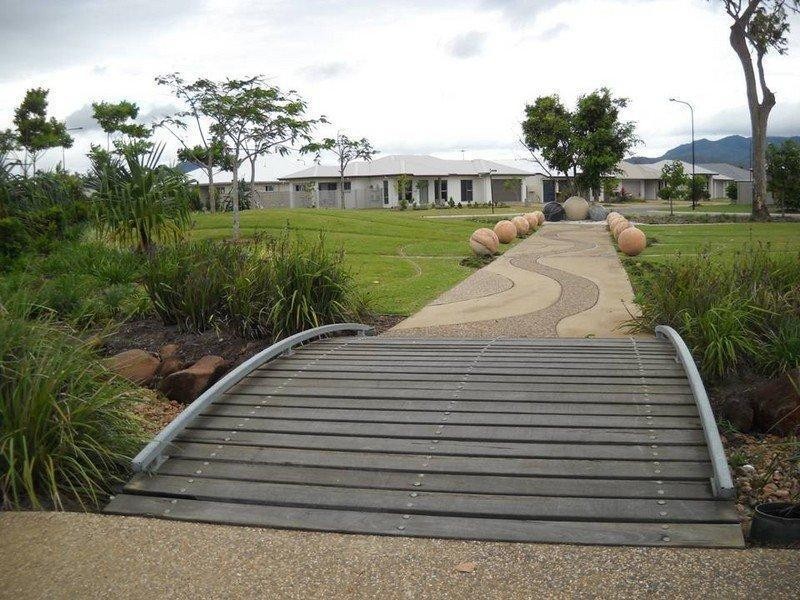 * Derwent Circuit, Kelso QLD 4815