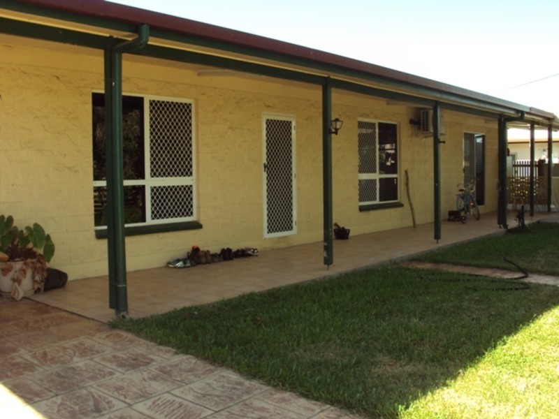 300 Pinnacle Drive, Rasmussen QLD 4815