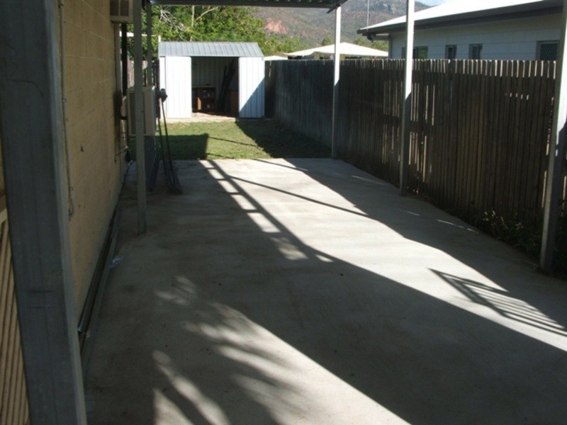 300 Pinnacle Drive, Rasmussen QLD 4815