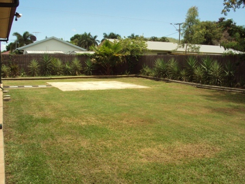 300 Pinnacle Drive, Rasmussen QLD 4815