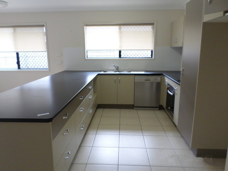 * Parklands Drive, Mount Louisa QLD 4814