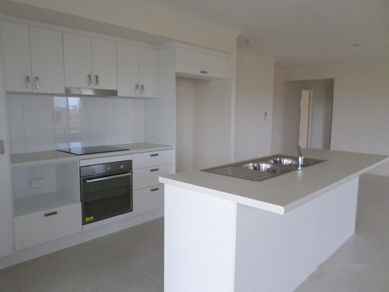 * Marblewood Circuit, Mount Low QLD 4818