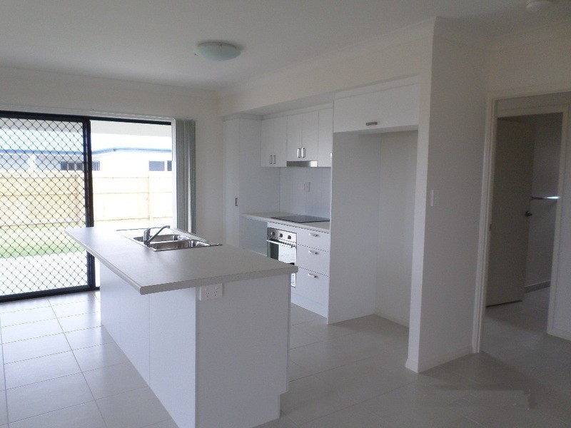 * Marblewood Circuit, Mount Low QLD 4818