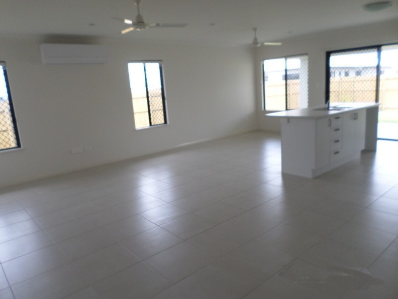 * Marblewood Circuit, Mount Low QLD 4818