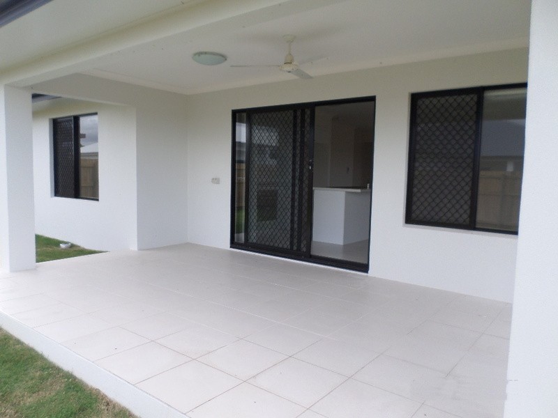 * Marblewood Circuit, Mount Low QLD 4818