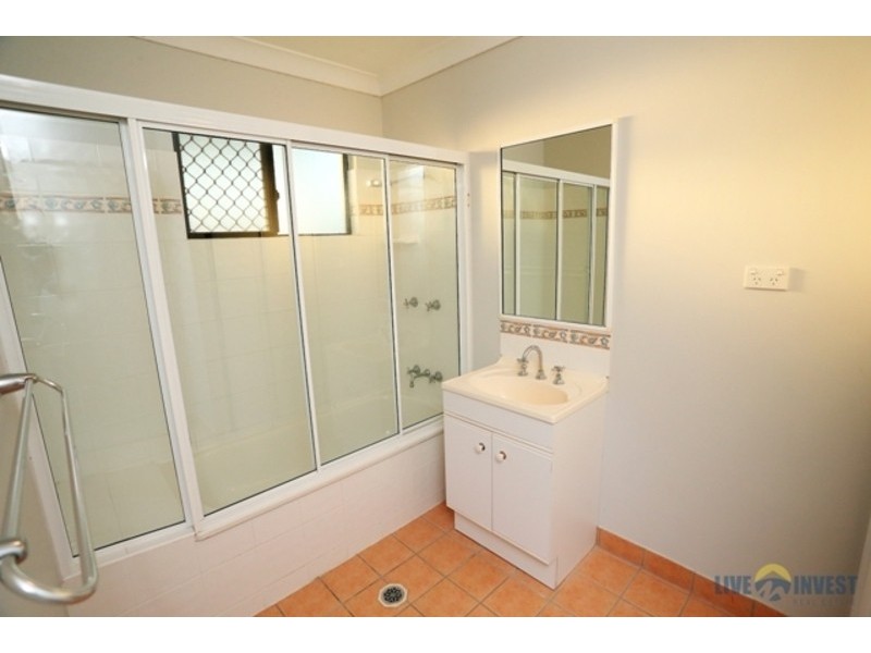 ** Greenwood Drive, Kirwan QLD 4817