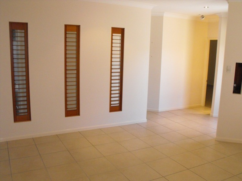 38  Greenview Drive, Mount Louisa QLD 4814