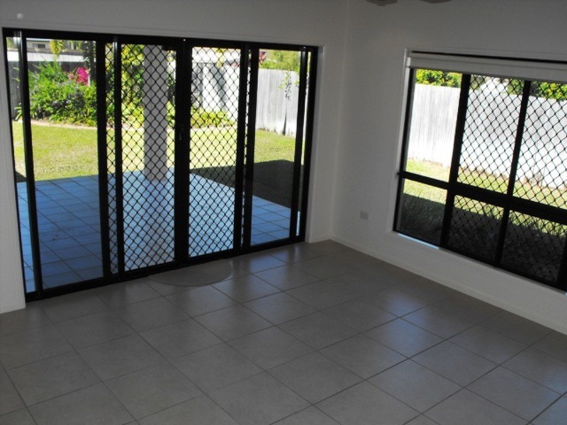 38  Greenview Drive, Mount Louisa QLD 4814