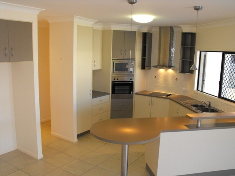 38  Greenview Drive, Mount Louisa QLD 4814